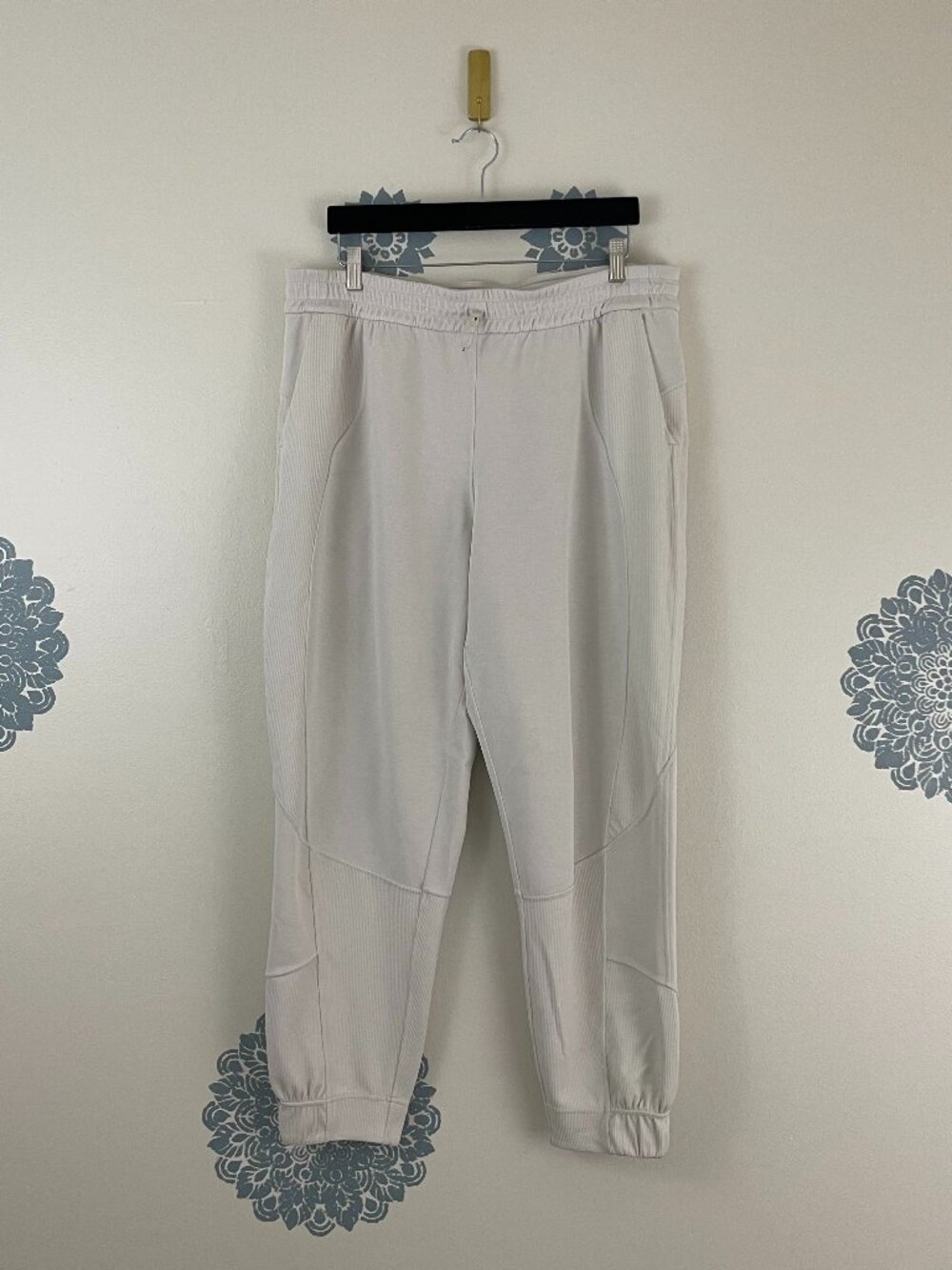 Lululemon Brushed Softstreme Ribbed High-Rise Jogger White Opal Size 14
